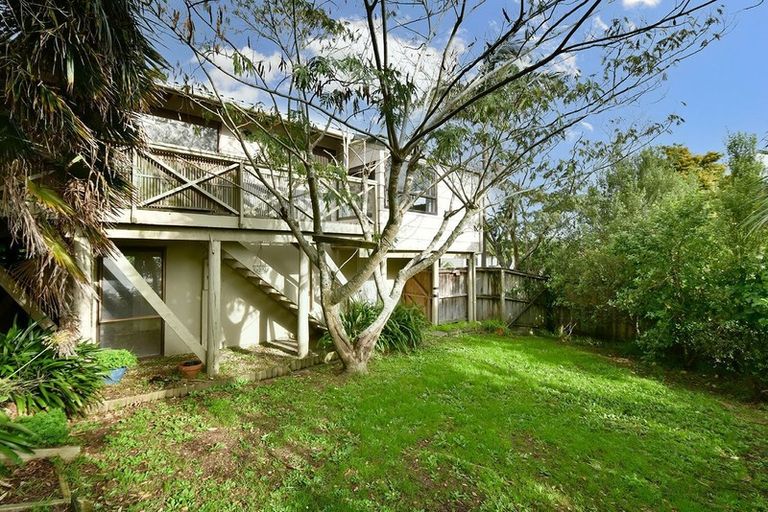 Photo of property in 11 Albert Hall Drive, Red Beach, 0932