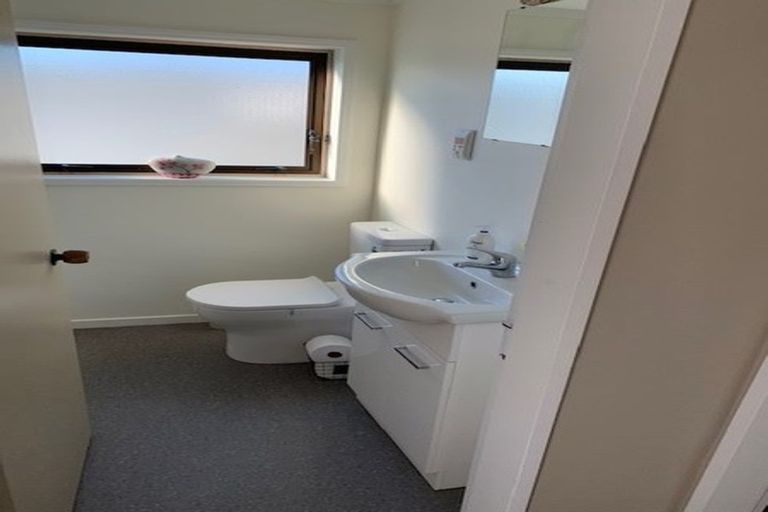 Photo of property in 3/49 Apu Crescent, Lyall Bay, Wellington, 6022