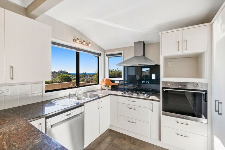 Photo of property in 24 Halldene Terrace, Red Beach, 0932
