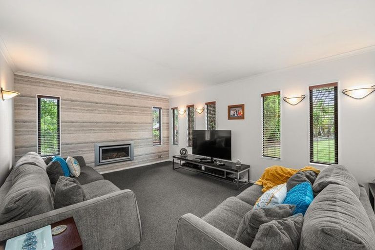 Photo of property in 29 Hogarth Rise, West Harbour, Auckland, 0618