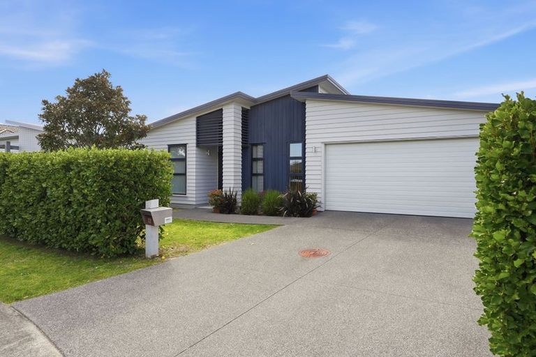 Photo of property in 13 Andalusian Way, Karaka, Papakura, 2113