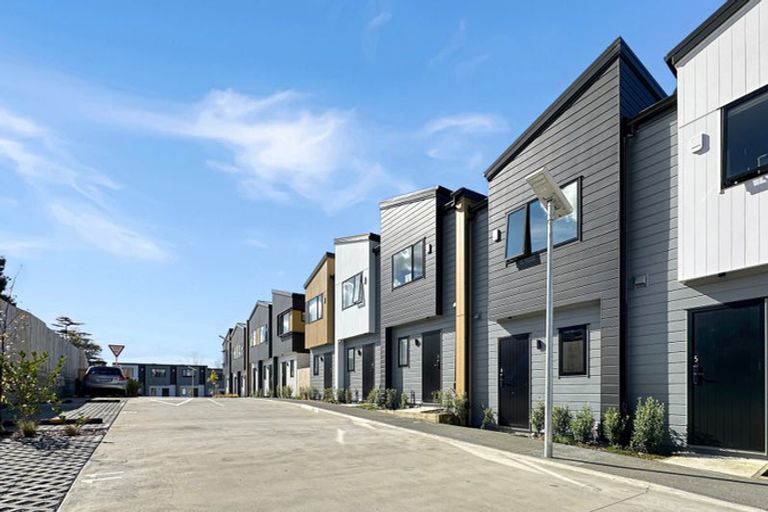 Photo of property in 6/241 Don Buck Road, Massey, Auckland, 0614