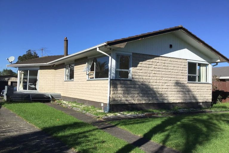 Photo of property in 14 Innismara Avenue, Wattle Downs, Auckland, 2103