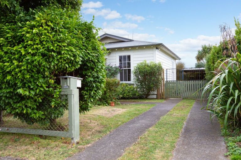 Photo of property in 3 Atkinson Street, Woodville, 4920