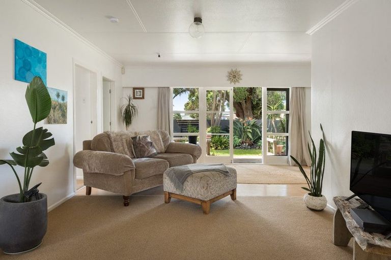 Photo of property in 11 Roretana Drive, Athenree, Katikati, 3177