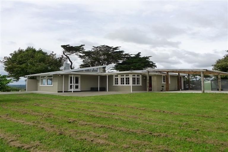 Photo of property in 225 Hanham Road, Kumeu, 0891