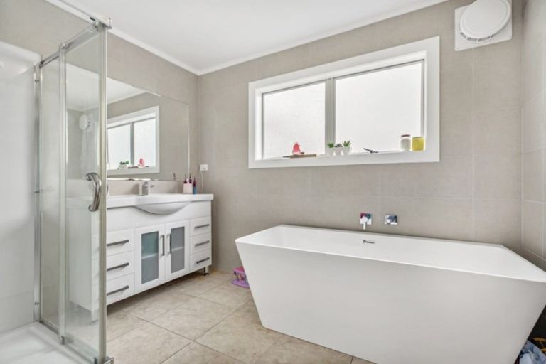 Photo of property in 144 Coxhead Road, Wattle Downs, Auckland, 2103