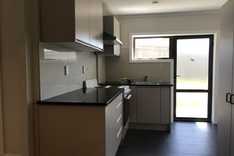 Photo of property in 26 Widmore Drive, Massey, Auckland, 0614