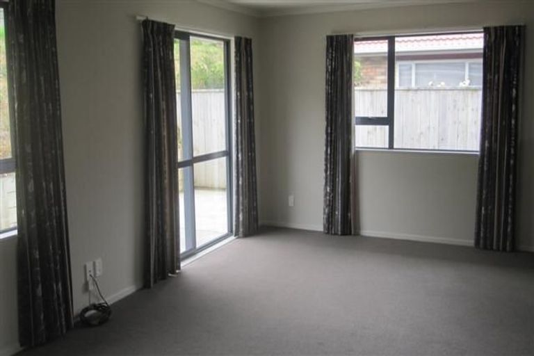 Photo of property in 12 Mcewen Crescent, Riverstone Terraces, Upper Hutt, 5018