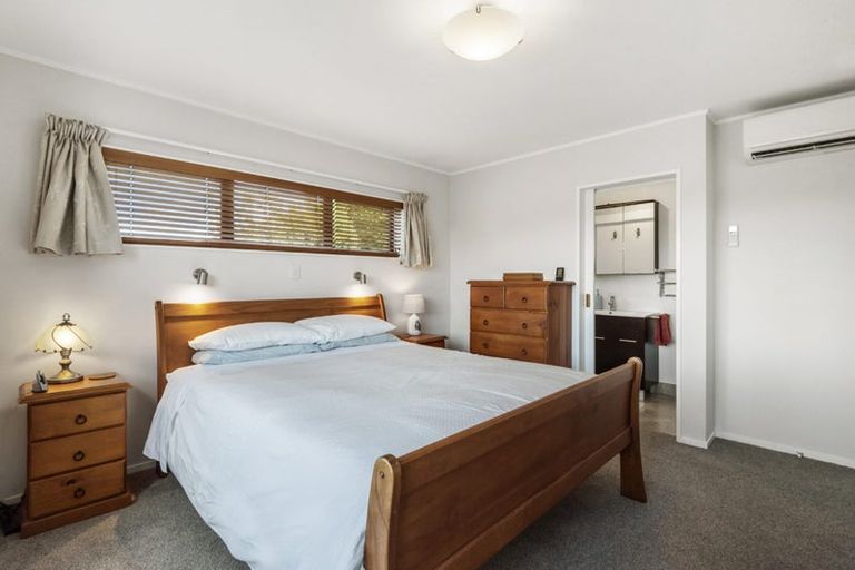Photo of property in 20 Ronald Macken Place, Windsor Park, Auckland, 0632