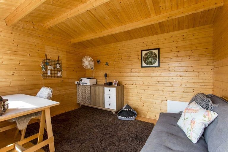 Photo of property in 59 Cabeleigh Drive, Helensville, 0800