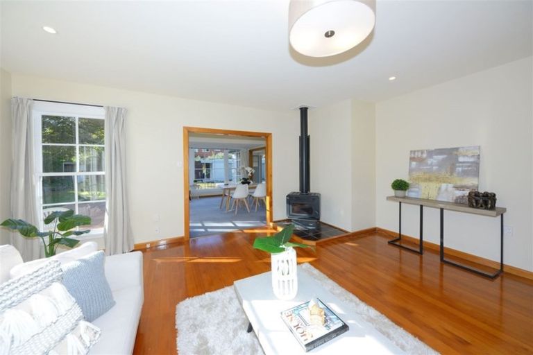 Photo of property in 118 Memorial Avenue, Burnside, Christchurch, 8053