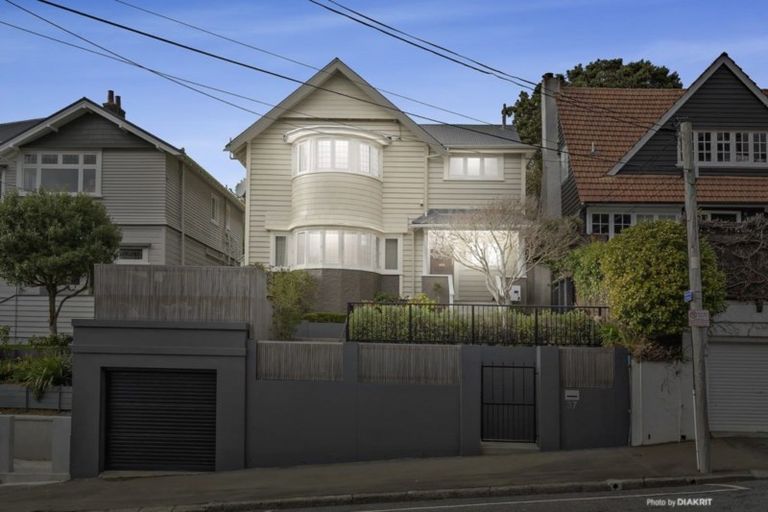 Photo of property in 37 Glen Road, Kelburn, Wellington, 6012