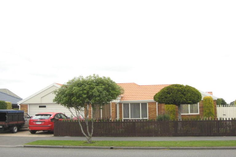 Photo of property in 59 Queenspark Drive, Parklands, Christchurch, 8083