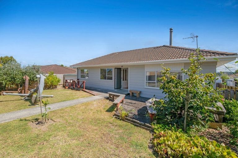 Photo of property in 9 Devonshire Road, Unsworth Heights, Auckland, 0632