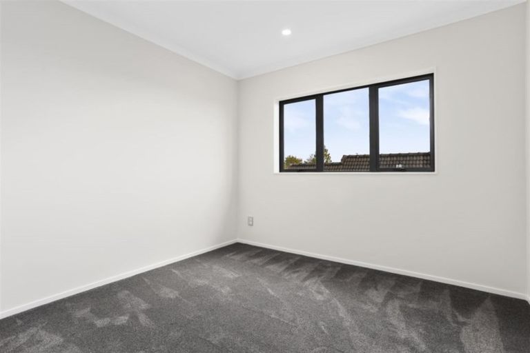 Photo of property in 4225b Great North Road, Glendene, Auckland, 0602