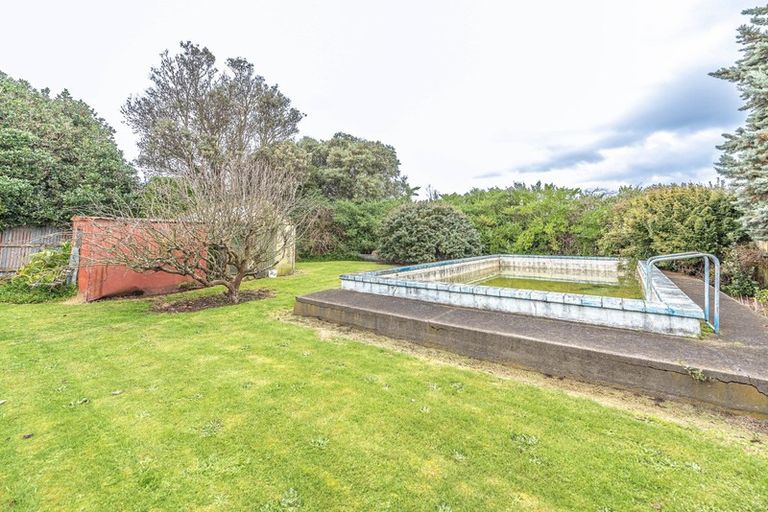Photo of property in 16 Laird Street, Castlecliff, Whanganui, 4501