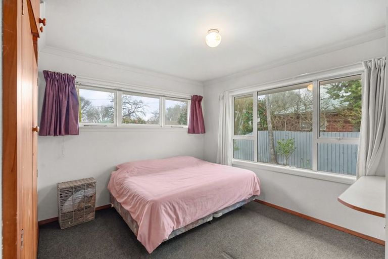 Photo of property in 33 Acacia Avenue, Upper Riccarton, Christchurch, 8041