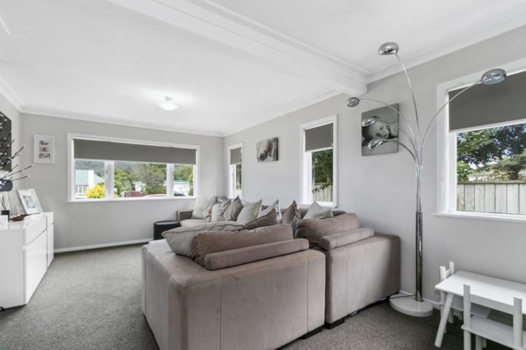 Photo of property in 19 Peel Place, Wainuiomata, Lower Hutt, 5014