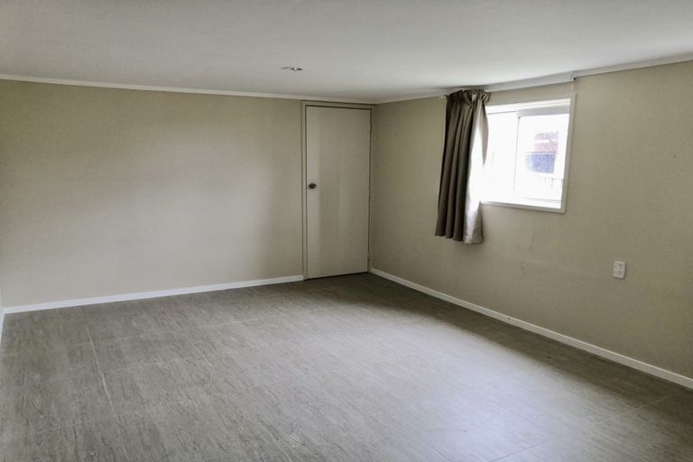 Photo of property in 14 Lavery Place, Sunnynook, Auckland, 0632