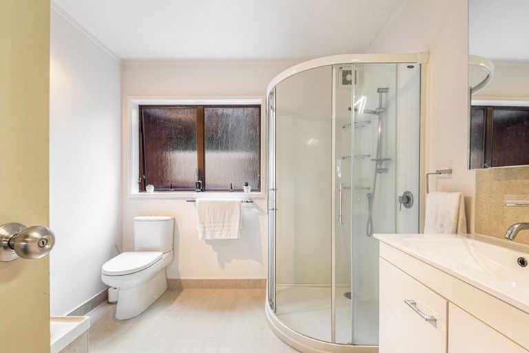 Photo of property in 15 Kaurimu Rise, Titirangi, Auckland, 0604