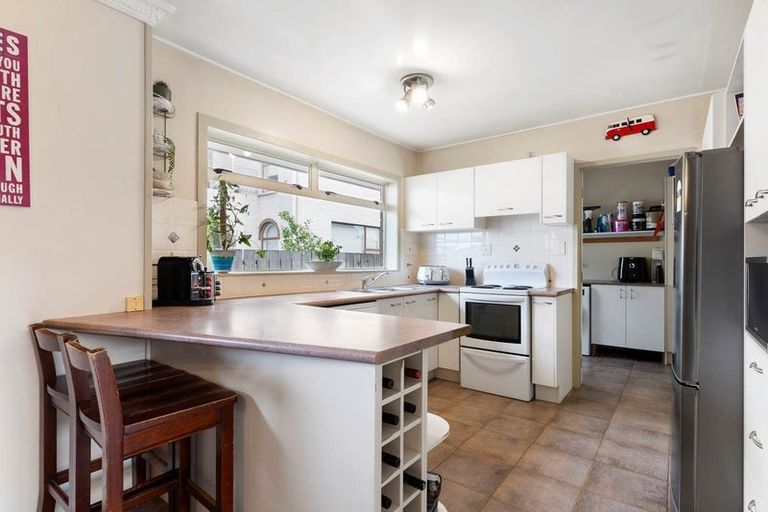 Photo of property in 31 Prince Regent Drive, Half Moon Bay, Auckland, 2012