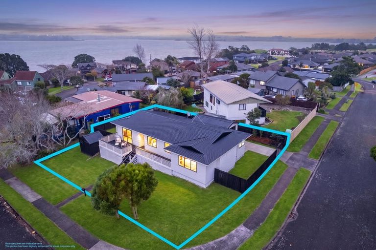 Photo of property in 1 Dalmahoy Place, Wattle Downs, Auckland, 2103