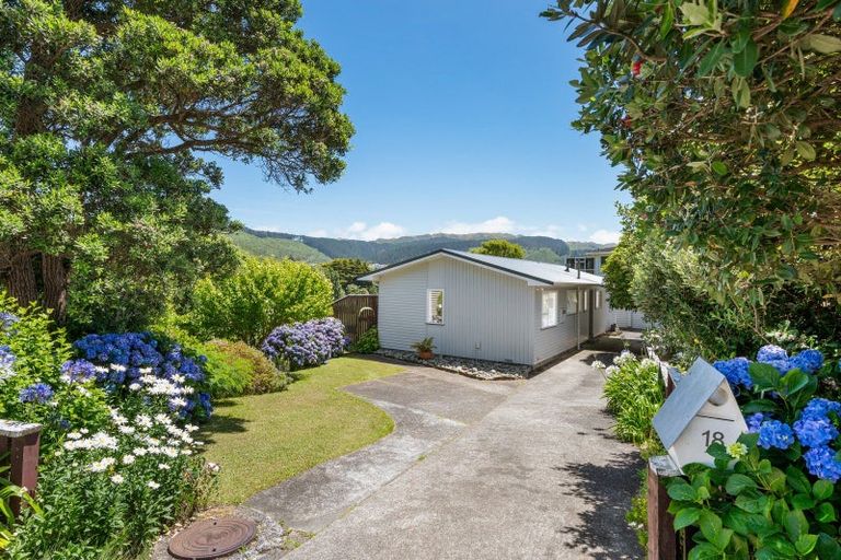 Photo of property in 18 Florio Terrace, Tawa, Wellington, 5028