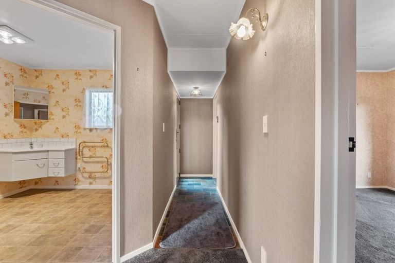 Photo of property in 16 Warwick Place, Springvale, Whanganui, 4501