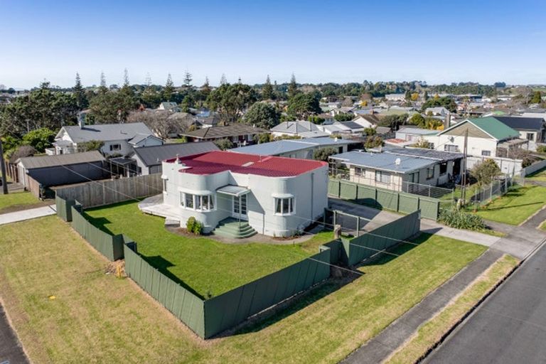 Photo of property in 11 Mcnaughton Street, Waitara, 4320