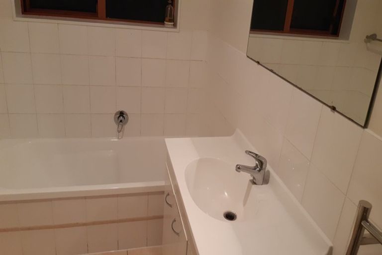 Photo of property in 4 Greenberry Drive, Ranui, Auckland, 0612