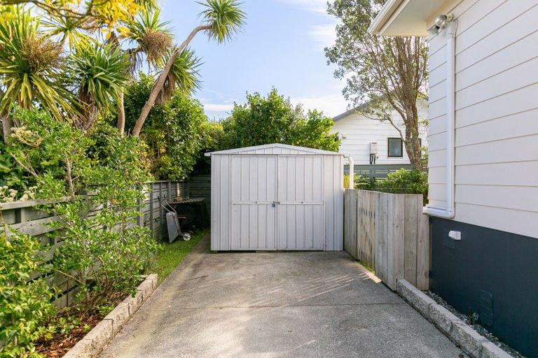 Photo of property in 5 Ladbrooke Drive, Newlands, Wellington, 6037