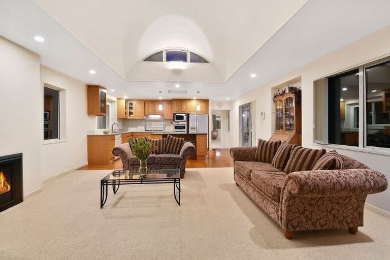 Photo of property in 33a Manly Esplanade, Browns Bay, Auckland, 0630