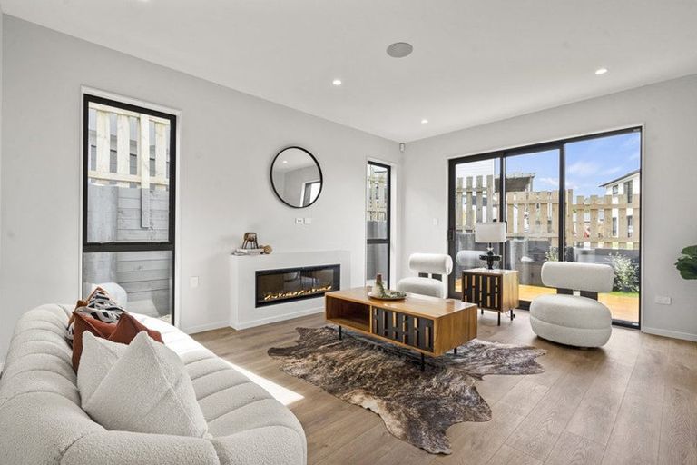 Photo of property in 3 Tawapou Close, Massey, Auckland, 0614