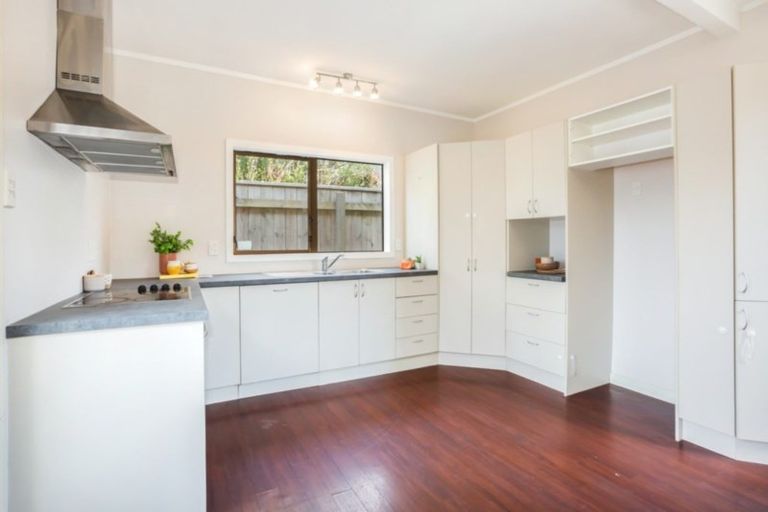 Photo of property in 19a Lyndhurst Road, Tawa, Wellington, 5028