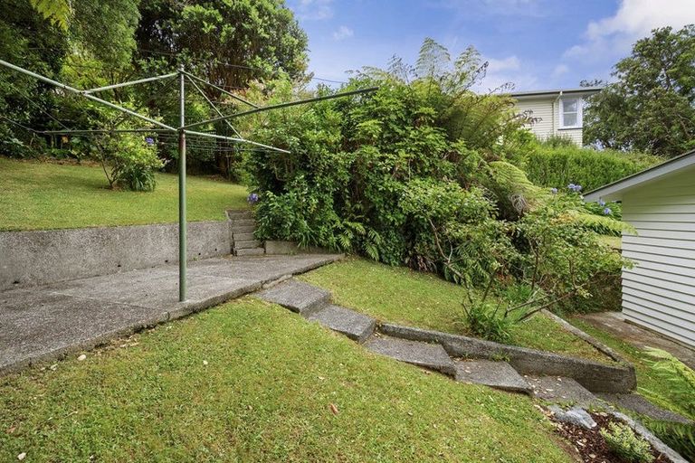 Photo of property in 114 Redwood Avenue, Tawa, Wellington, 5028
