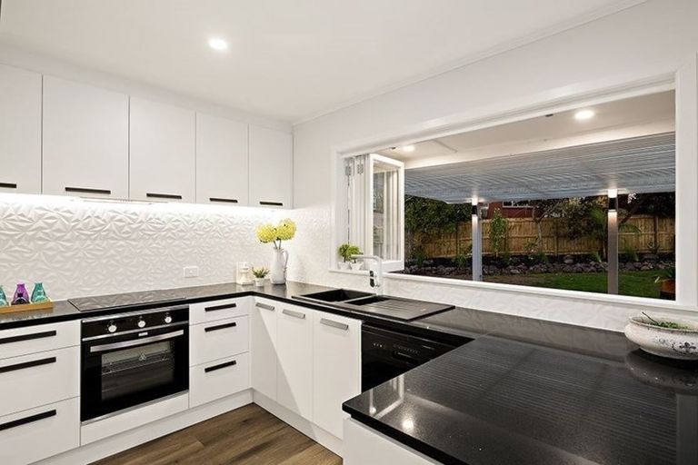 Photo of property in 7 Karamu Street, Te Atatu Peninsula, Auckland, 0610