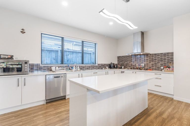 Photo of property in 5 Ara Kakara Avenue, Huapai, Kumeu, 0810