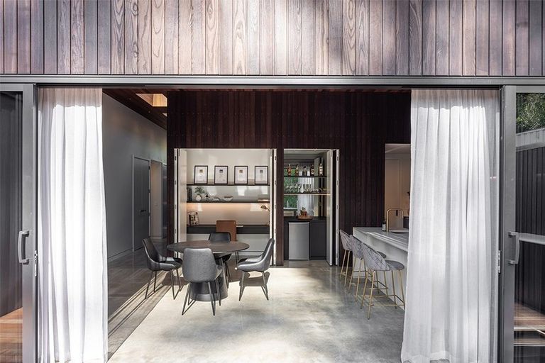 Photo of property in 70 Oak Road, Poraiti, Napier, 4112