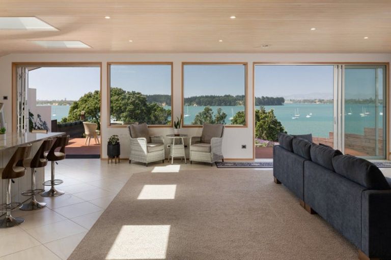 Photo of property in 69 Omokoroa Road, Omokoroa, 3114