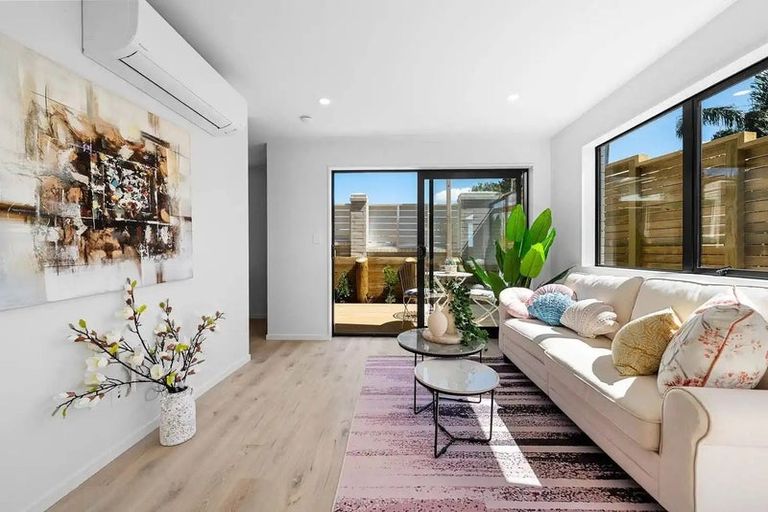 Photo of property in 16 Mataura Place, Clover Park, Auckland, 2019