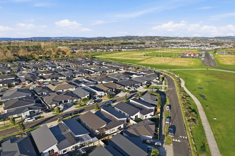 Photo of property in 9 Mokopapa Street, Takanini, 2112