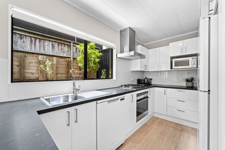 Photo of property in 2/59 Topliss Drive, Northcross, Auckland, 0632