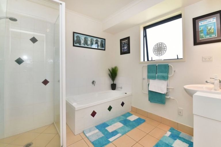 Photo of property in 11 Roberta Crescent, Orewa, 0931