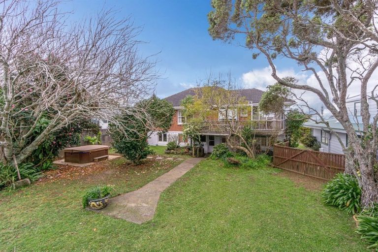 Photo of property in 314 East Coast Road, Forrest Hill, Auckland, 0620