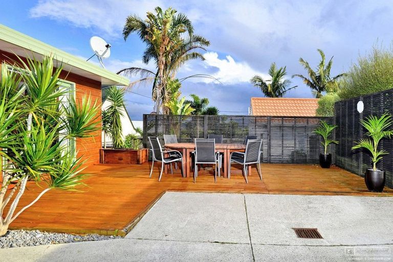 Photo of property in 1/13 Sunnynook Road, Forrest Hill, Auckland, 0620