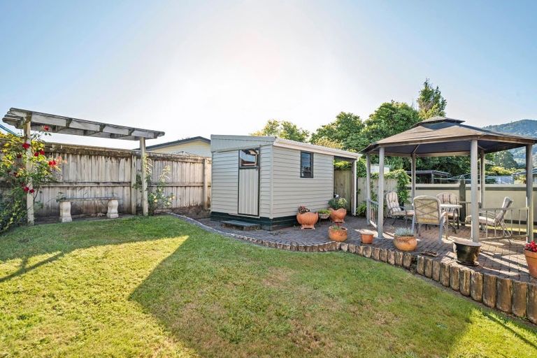 Photo of property in 6 Campbell Place, Pukehangi, Rotorua, 3015