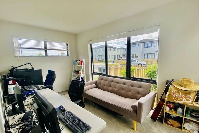 Photo of property in 1a Thomas Rielly Avenue, Hobsonville, Auckland, 0616