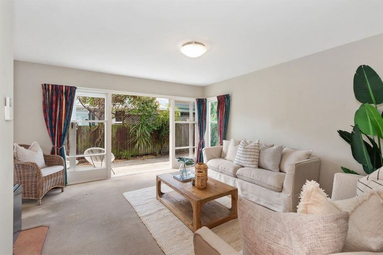 Photo of property in 37 Dunster Street, Burnside, Christchurch, 8053