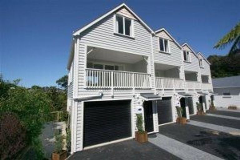 Photo of property in 2/57 Simla Crescent, Khandallah, Wellington, 6035